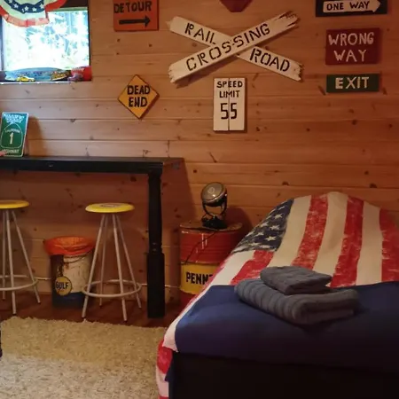 Pit Stop Gas Station アパート *