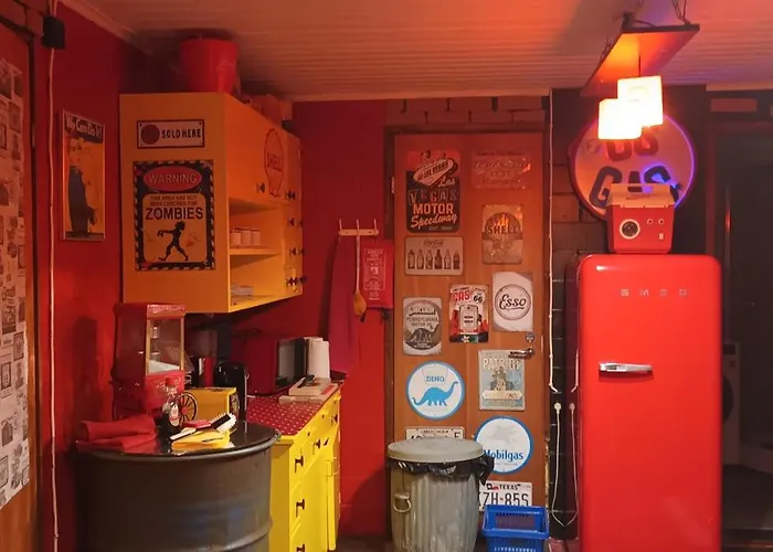 Апартаменты Pit Stop Gas Station *